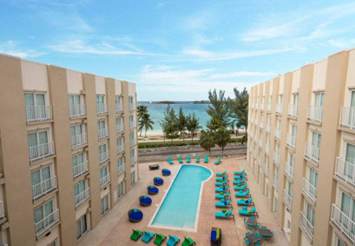 Courtyard By Marriott Nassau Downtown/Junkanoo Beach Exterior foto