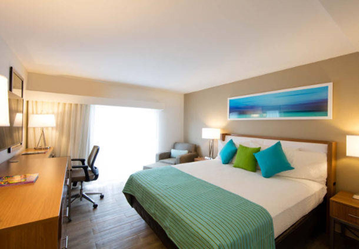 Courtyard By Marriott Nassau Downtown/Junkanoo Beach Exterior foto