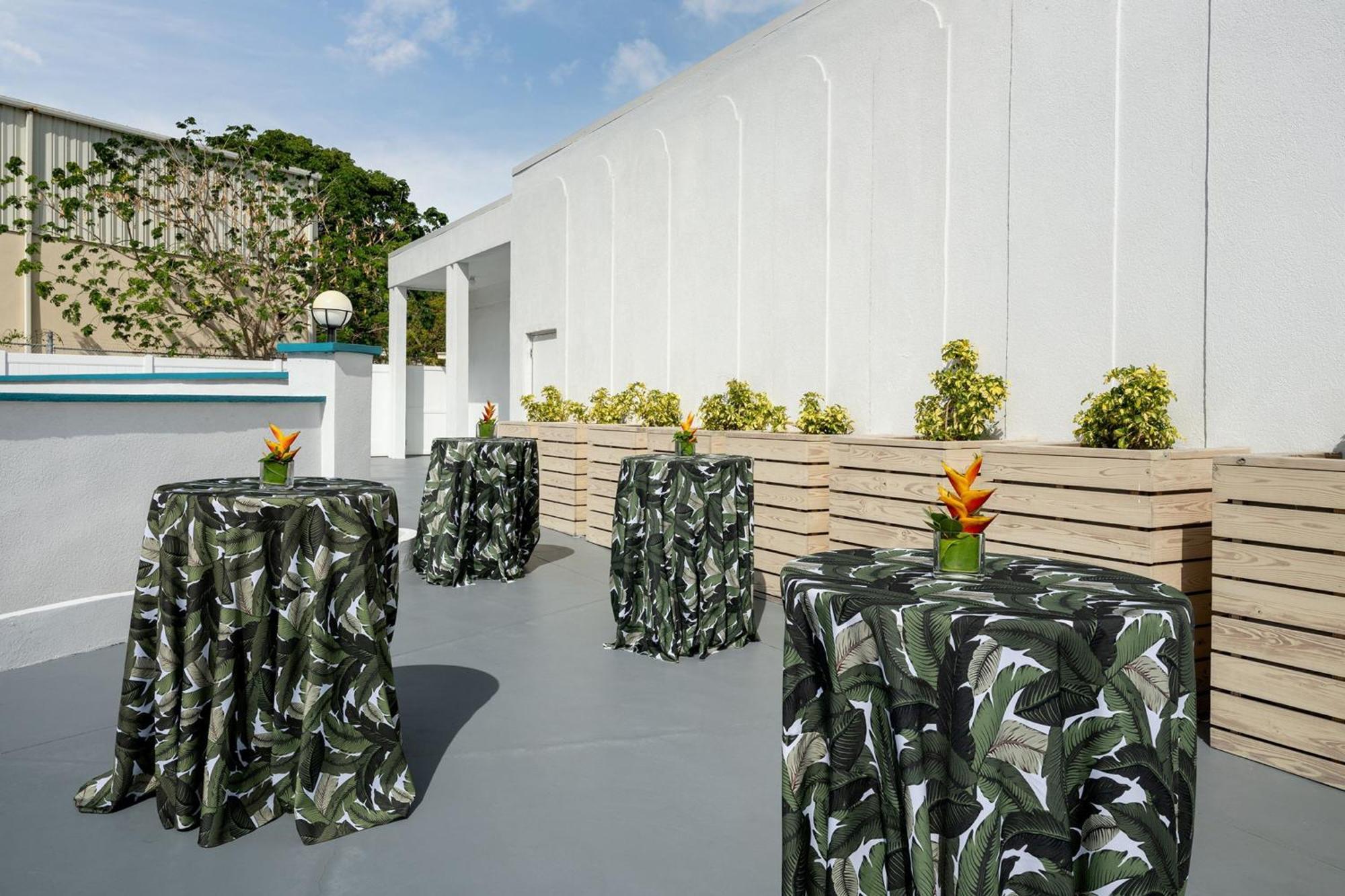 Courtyard By Marriott Nassau Downtown/Junkanoo Beach Exterior foto