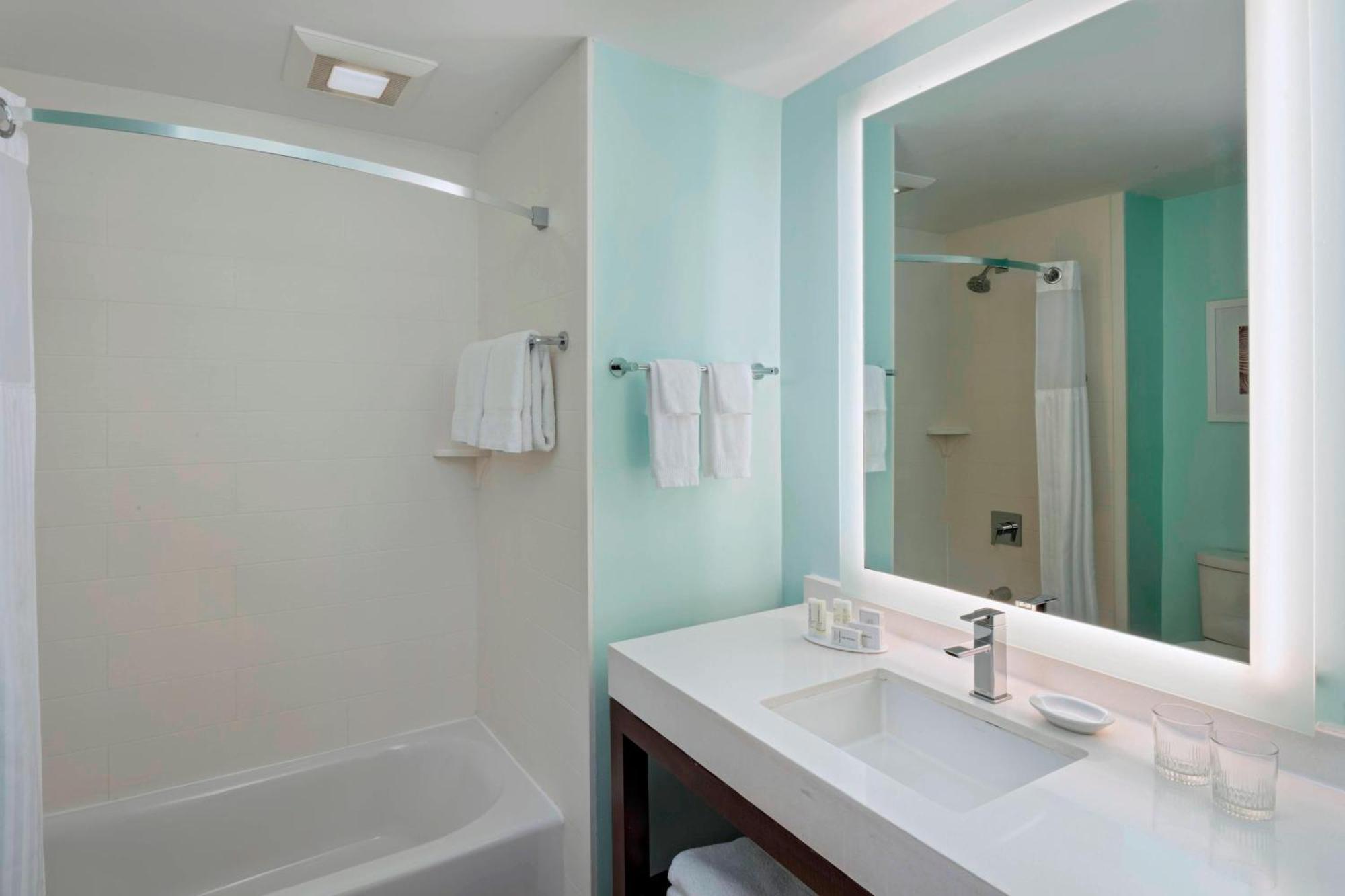 Courtyard By Marriott Nassau Downtown/Junkanoo Beach Exterior foto
