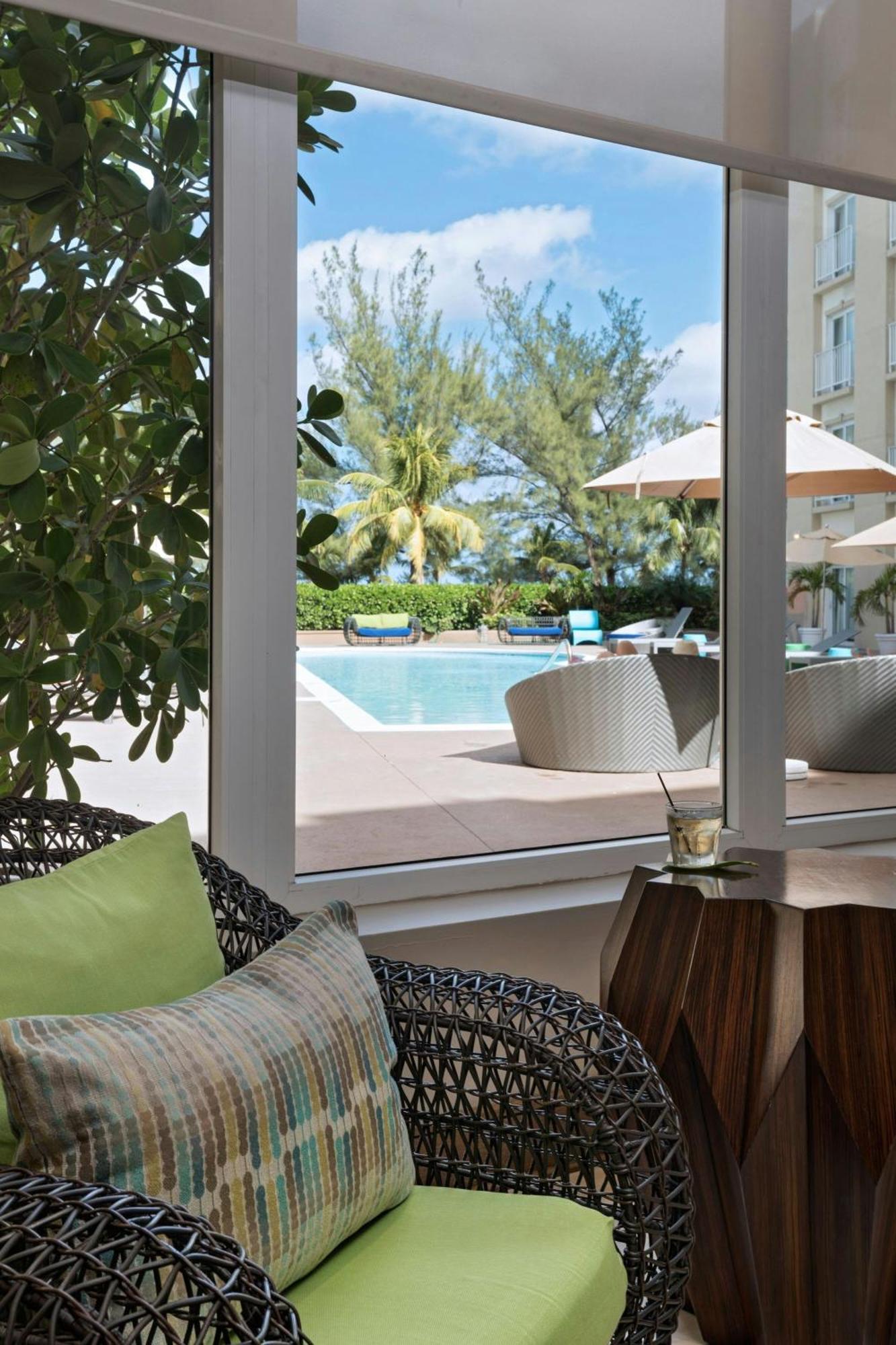Courtyard By Marriott Nassau Downtown/Junkanoo Beach Exterior foto